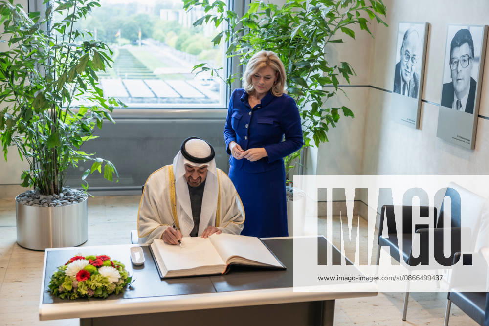 Staatsbesuch S.H. des Präsidenten der Vereinigten Arabischen Emirate, Scheich Mohammed bin Zayed Al Nahyan, in der Bundesrepublik Deutschland. Deutschland, Berlin am 10. September 2026: Die Präsidentin des Deutschen Bundestages, Julia Klöckner, empfängt den Präsidenten der Vereinigten Arabischen Emirate, Scheich Mohammed bin Zayed Al Nahyan, im Deutschen Bundestag in Berlin. Der Präsident der Vereinigten Arabischen Emirate, Scheich Mohammed bin Zayed Al Nahyan, unterzeichnet das Gästebuch des Deutschen Bundestages in Berlin.