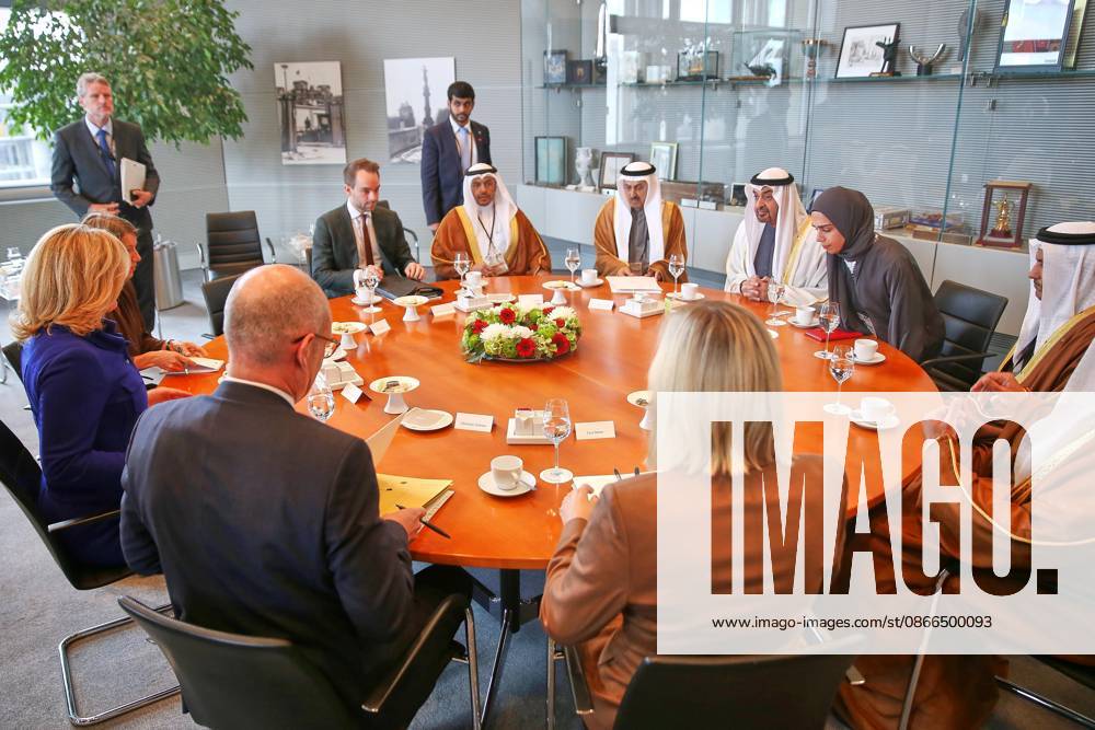 Berlin, Deutschland, 10.09.2026: Deutscher Bundestag: Staatsbesuch S.H. des Präsidenten der Vereinigten Arabischen Emirate: Unter anderem die Bundestagspräsidentin Julia Klöckner (CDU) im Gespräch mit Muhammad bin Zayid Al Nahyan und seiner Delegation