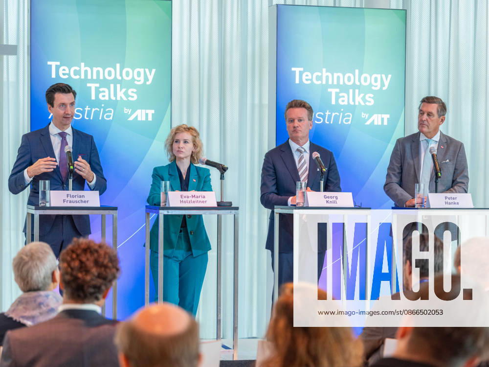 2026-09-10-Pressefoyer zur Tagung Sektionschef Florian Frauscher (BMWET), Bundesministerin für Frauen, Wissenschaft und Forschung Eva-Maria Holzleitner (SPÖ), Präsident Georg Knill (Industriellenvereinigung) und Bundesminister für Innovation, Mobilität und Infrastruktur Peter Hanke (SPÖ) am 10. September 2026 beim Pressefoyer zu den Technology Talks Austria 2026 in der Libelle MuseumsQuartier in Wien, Wien, Österreich.