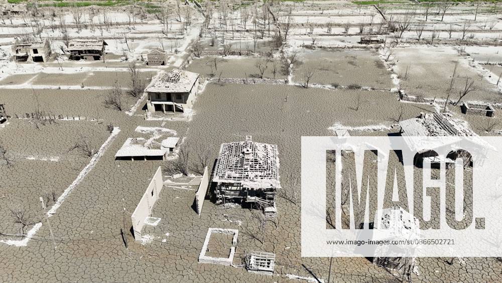 Submerged Daribuku village re-emerges as water recedes at Kasimlar Dam in Turkiye s Isparta ISPARTA, TURKIYE - SEPTEMBER 10: An aerial view shows the submerged Daribuku village emerging as water levels drop at Kasimlar Dam in Sutculer district of Isparta, Turkiye, on September 10, 2026. The receded water level revealed the ruins of homes and historical structures belonging to the village, which had been submerged after the construction of the dam. Bahadir Arici Anadolu Isparta Turkey. Editorial use only. Please get in touch for any other usage.