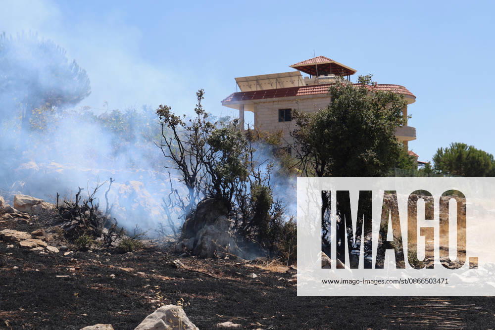 Damage left behind by the Israeli army in the Lebanese town of Kafr Shouba NABATIEH GOVERNORATE, LEBANON - SEPTEMBER 10: Smoke rises over the town of Kfar Shouba in the Nabatieh Governorate of southern Lebanon following an incursion and subsequent withdrawal by Israeli forces, on September 10, 2026. Despite the ongoing ceasefire and framework agreement, Israeli troops entered the town in the morning, leaving plumes of smoke rising over the area as emergency teams were dispatched and citizens surveyed the damage after the military pullout. Ramiz Dallah Anadolu Nabatieh governorate Lebanon. Editorial use only. Please get in touch for any other usage.