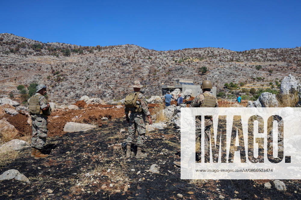 Damage left behind by the Israeli army in the Lebanese town of Kafr Shouba NABATIEH GOVERNORATE, LEBANON - SEPTEMBER 10: Lebanese Civil Defense and fire crews respond as local residents inspect the site in the town of Kfar Shouba in the Nabatieh Governorate of southern Lebanon following an incursion and subsequent withdrawal by Israeli forces, on September 10, 2026. Despite the ongoing ceasefire and framework agreement, Israeli troops entered the town in the morning, leaving plumes of smoke rising over the area as emergency teams were dispatched and citizens surveyed the damage after the military pullout. Ramiz Dallah Anadolu Nabatieh governorate Lebanon. Editorial use only. Please get in touch for any other usage.