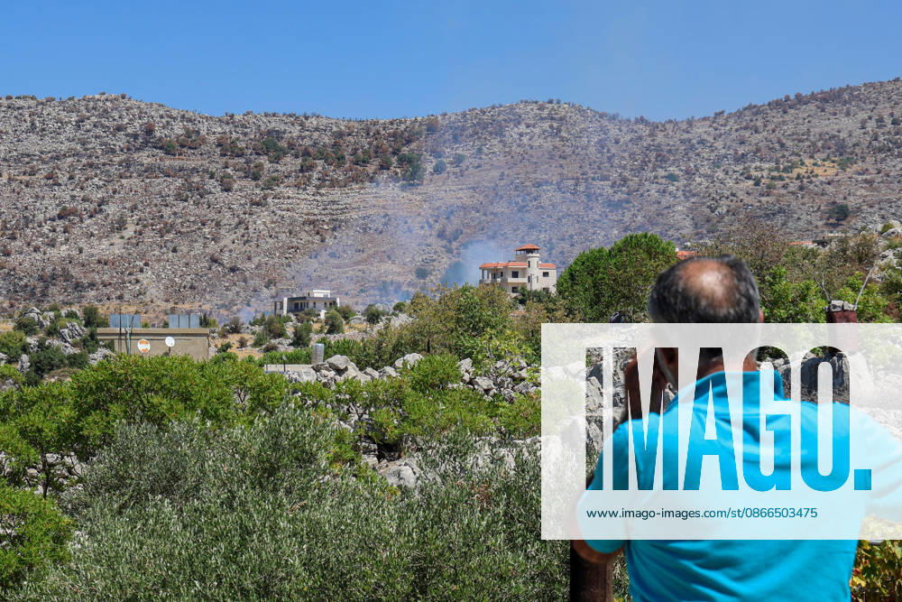 Damage left behind by the Israeli army in the Lebanese town of Kafr Shouba NABATIEH GOVERNORATE, LEBANON - SEPTEMBER 10: Smoke rises over the town of Kfar Shouba in the Nabatieh Governorate of southern Lebanon following an incursion and subsequent withdrawal by Israeli forces, on September 10, 2026. Despite the ongoing ceasefire and framework agreement, Israeli troops entered the town in the morning, leaving plumes of smoke rising over the area as emergency teams were dispatched and citizens surveyed the damage after the military pullout. Ramiz Dallah Anadolu Nabatieh governorate Lebanon. Editorial use only. Please get in touch for any other usage.