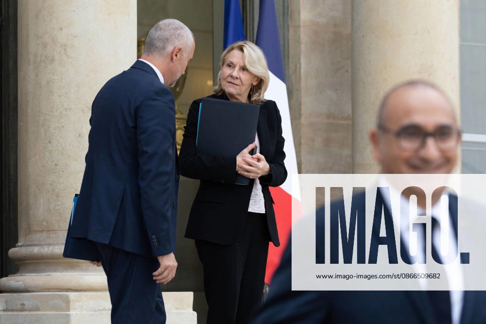 Weekly Cabinet Meeting - Paris French junior Minister in charge of parliament relations Laurent Panifous and French Culture Minister Catherine Pegard leaving after the weekly cabinet meeting at the Elysee Palace in Paris, France on September 10, 2026. Photo by Rafael Lafargue ABACAPRESS.COM Paris France