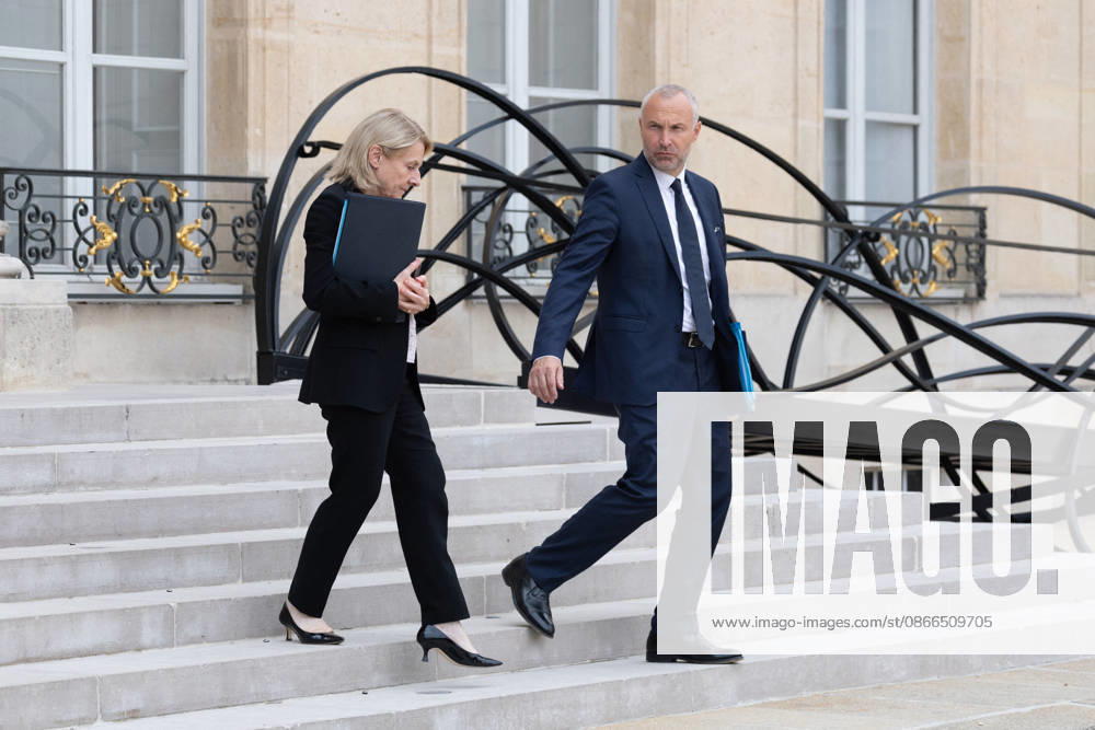 Weekly Cabinet Meeting - Paris French junior Minister in charge of parliament relations Laurent Panifous and French Culture Minister Catherine Pegard leaving after the weekly cabinet meeting at the Elysee Palace in Paris, France on September 10, 2026. Photo by Rafael Lafargue ABACAPRESS.COM Paris France
