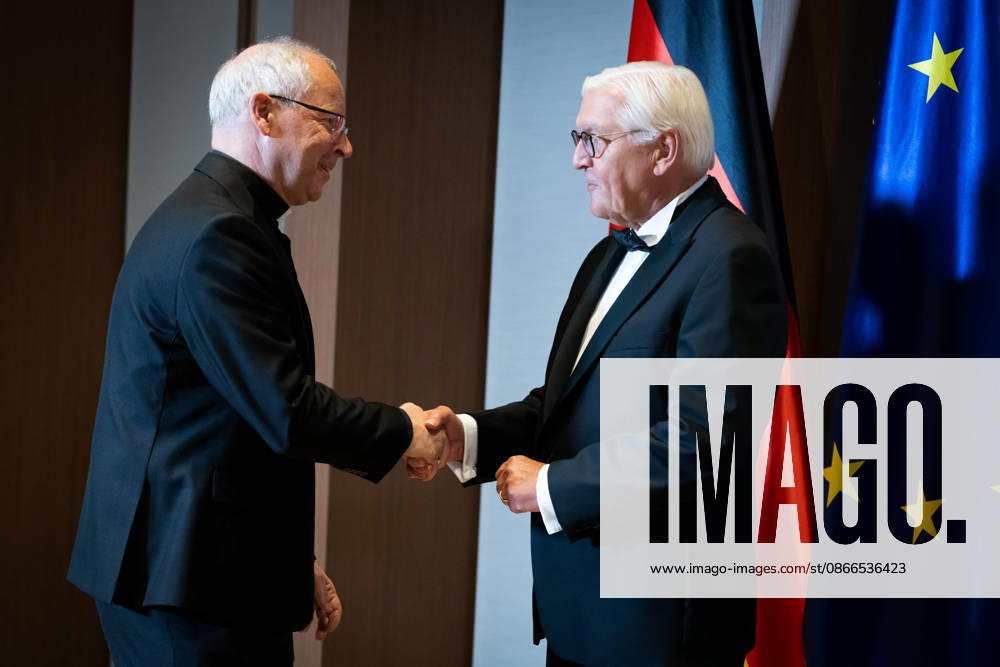 Bundespräsident, Erzbischof Hubertus Matheus Maria van Megen Berlin, Defilee, Spreebogen, Erzbischof Hubertus Matheus Maria van Megen, Bundespräsident, Frank-Walter Steinmeier Berlin Berlin GER