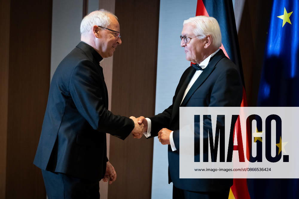 Bundespräsident, Erzbischof Hubertus Matheus Maria van Megen Berlin, Defilee, Spreebogen, Erzbischof Hubertus Matheus Maria van Megen, Bundespräsident, Frank-Walter Steinmeier Berlin Berlin GER