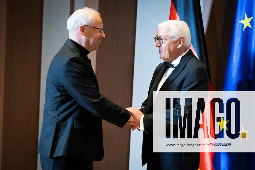Bundespräsident, Erzbischof Hubertus Matheus Maria van Megen Berlin, Defilee, Spreebogen, Erzbischof Hubertus Matheus Maria van Megen, Bundespräsident, Frank-Walter Steinmeier Berlin Berlin GER