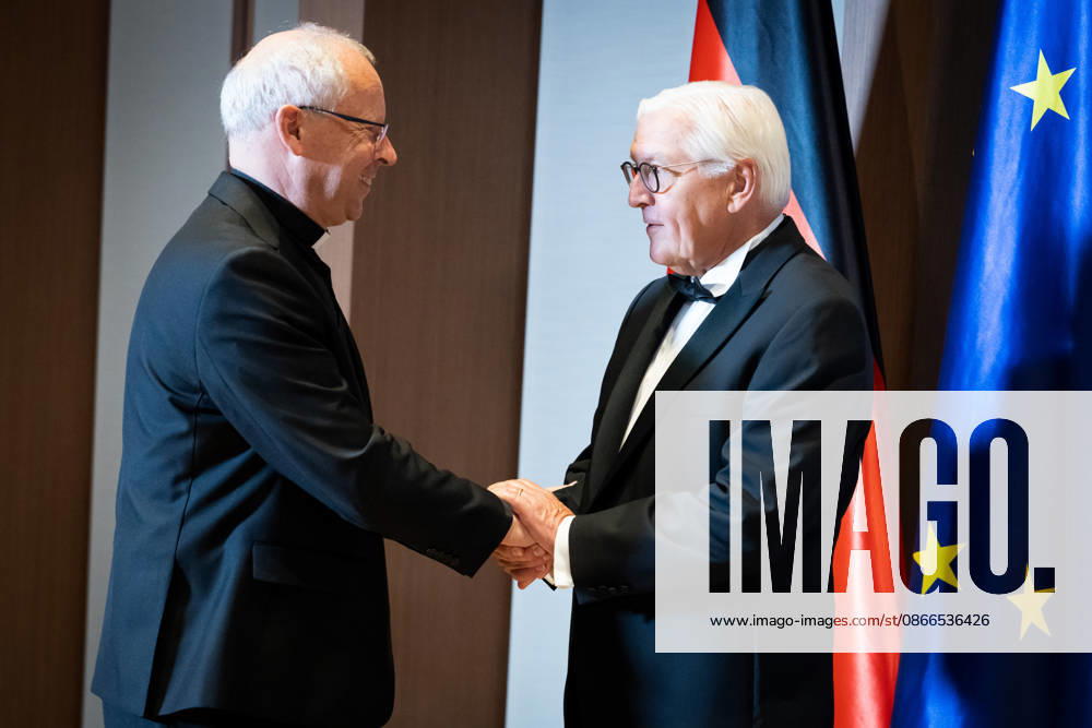 Bundespräsident, Erzbischof Hubertus Matheus Maria van Megen Berlin, Defilee, Spreebogen, Erzbischof Hubertus Matheus Maria van Megen, Bundespräsident, Frank-Walter Steinmeier Berlin Berlin GER