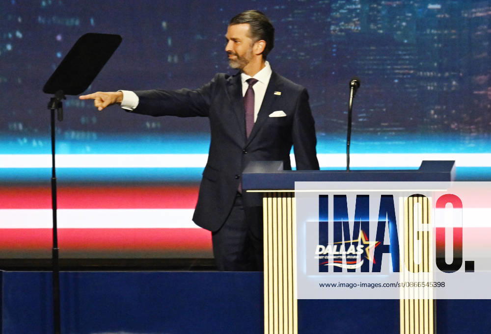 Donald Trump Jr, son of President Donald Trump, points to someone in the crowd as he speaks during the second day of the Republican midterm convention at American Airlines Center in Dallas, Texas, on Thursday, September 10, 2026. DAL20260910912 IANxHALPERIN