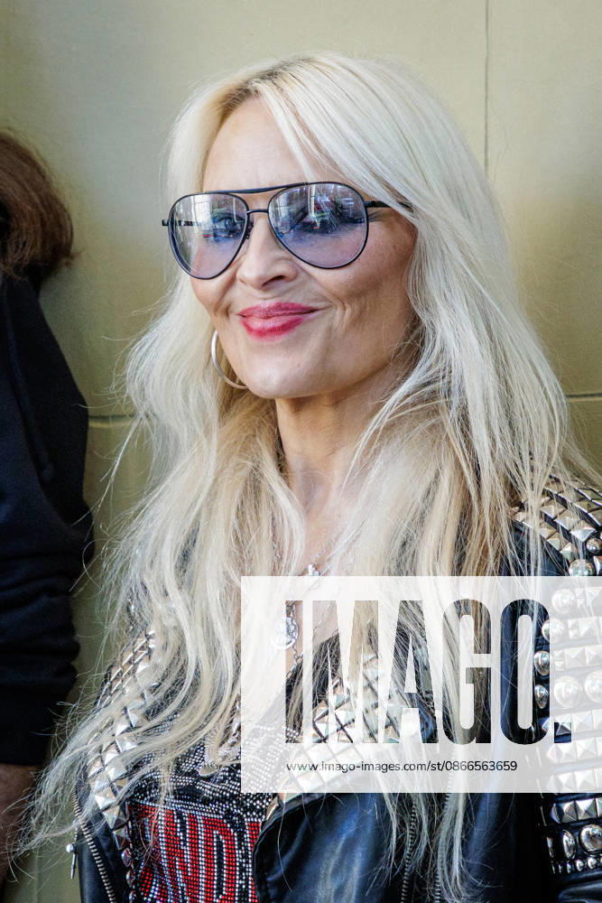 Wuppertal. Doro Pesch am Rande einer Pressekonferenz zur Bekanntgabe des neu ins Leben gerufenen Udo Dirkschneider Music Award (UDMA). Wuppertal Historische Stadthalle Nordrhein-Westfalen Deutschland