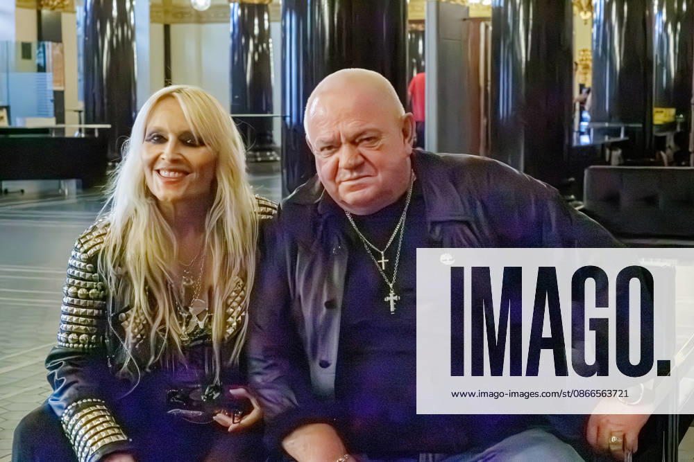 Wuppertal. (l-r) Doro Pesch und Udo Dirkschneider am Rande einer Pressekonferenz zur Bekanntgabe des neu ins Leben gerufenen Udo Dirkschneider Music Award (UDMA). Wuppertal Historische Stadthalle Nordrhein-Westfalen Deutschland