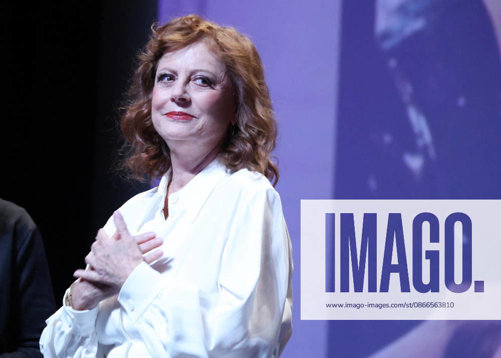 Susan Sarandon receives a Deauville Icon Award on stage during the 52nd Deauville American Film Festival on September 10, 2026. Denis Guignebourg, Bestimage. Susan Sarandon attends the Deauville Icon Award Ceremony at the 52nd Deauville American Film Festival on September 10, 2026, in Deauville, France. Deauville, France