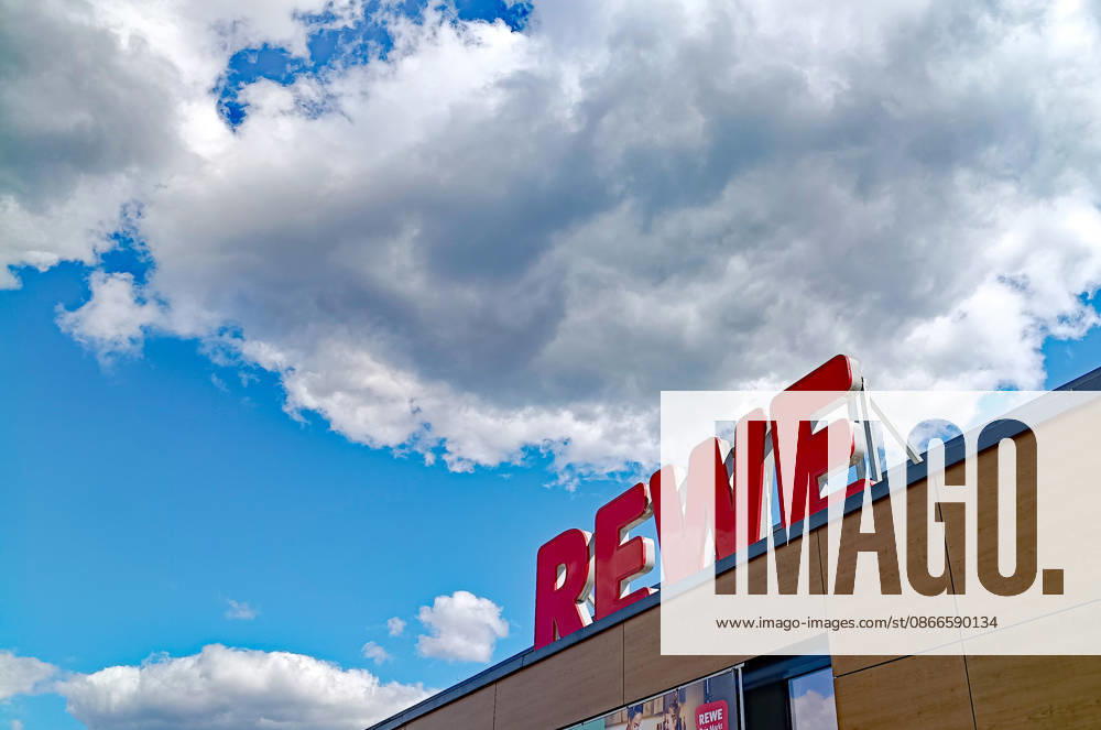 REWE Supermarkt , Logo REWE , Einzelhandel , in Wendelstein , Bayern , Deutschland . September 11 , 2026 . Photo by: Davide Elias IPA Photo Pressefoto DENL