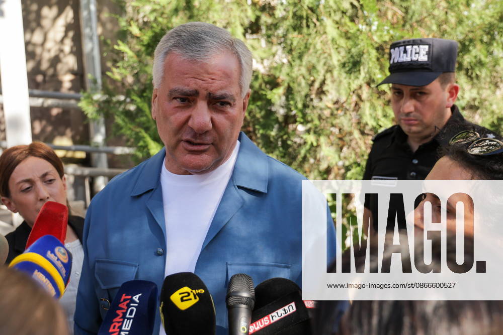 ARMENIA, YEREVAN - SEPTEMBER 11, 2026: Samvel Karapetyan (C), leader of the Strong Armenia Party, talks to journalists near the Anti-Norruption Court building Yerevan Armenia - ZUMAt113 20260911_zaa_t113_139