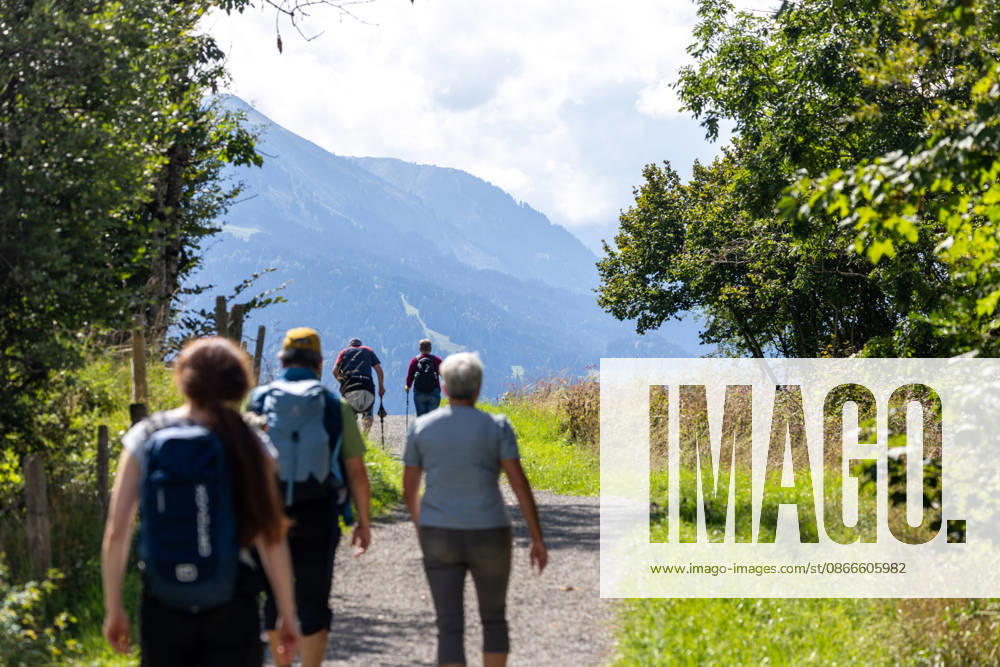 Freundliches Septemberwetter Die Sonne scheint auf die Landschaft im Allgäu., Oberstdorf Bayern Deutschland
