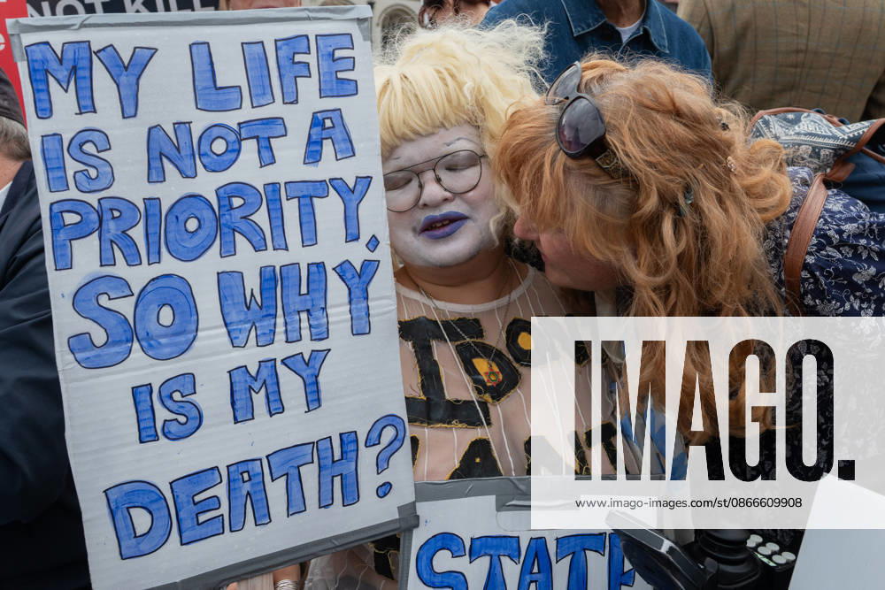 Opponents of assisted dying react outside Parliament in London, Britain, September 11, 2026, after MPs voted against the Terminally Ill Adults (End of Life) Bill by 286 votes to 270. London United Kingdom - ZUMAk172 20260911_zip_k172_049