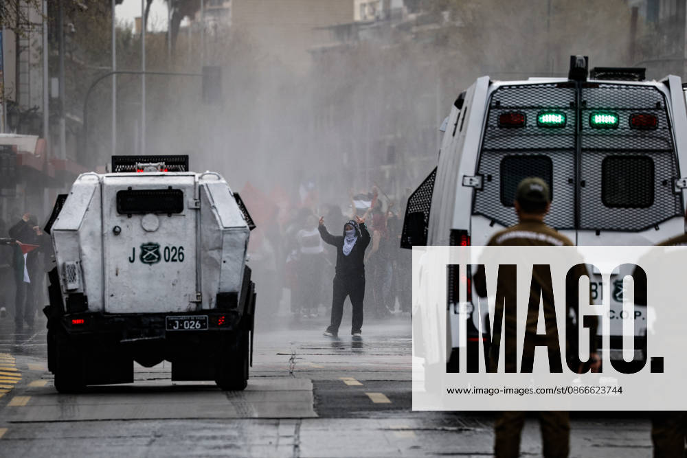 Santiago, September 11, 2026: Students marched to commemorate another September 11—the anniversary of the coup d’état—but were quickly dispersed by the Carabineros’ Public Order Unit. Diego Martin Aton, Chile, Aton 1189591 jpeg