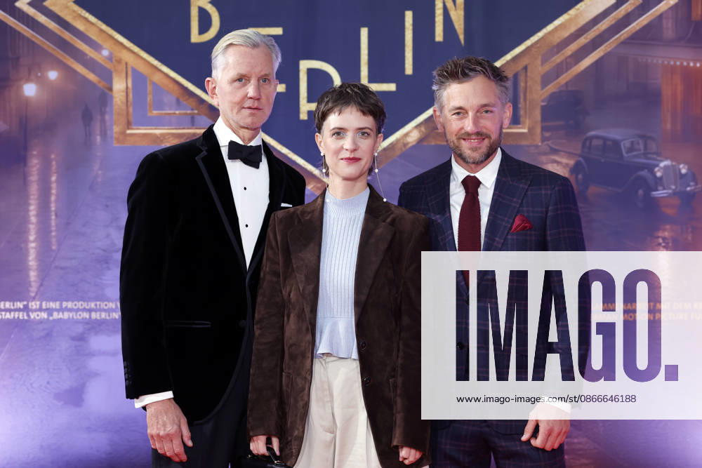 #2 Sänger Max Raabe, Schauspielerin Liv Lisa Fries und Schauspieler Volker Bruch bei der NRW-Premiere der 5. und finalen Staffel der TV-Serie Babylon Berlin im Open Air Kino im Rheinauhafen. Köln, 11.09.2026 NRW Deutschland