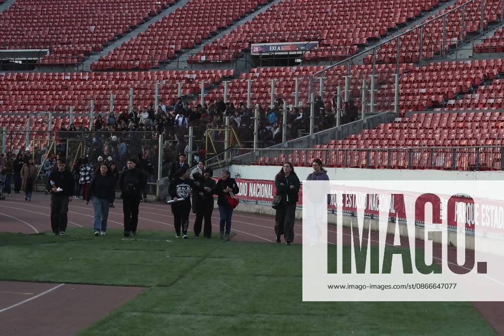 Santiago, September 11, 2026. On Friday afternoon, groups of people gathered at the National Stadium to remember their loved ones, who had been taken there after it was converted into a detention center. Carlos Santibánez Aton Chile, Aton 1189688