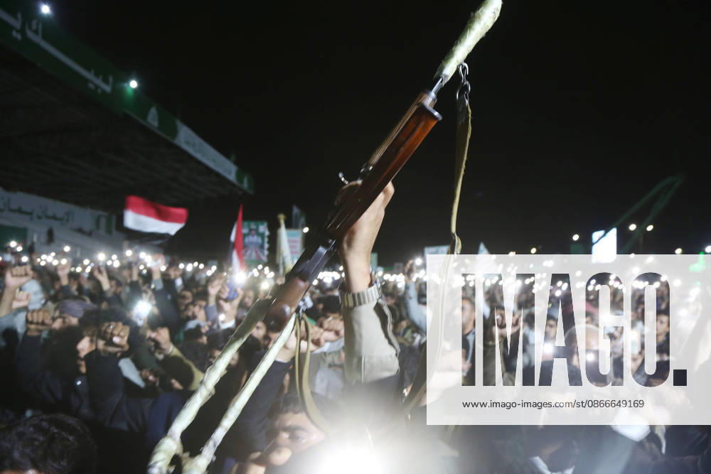 #2 (260912) -- SANAA, Sept. 12, 2026 -- Yemenis who support the Houthi group shout slogans during a night rally, showing support for control of the Mocha port region, at Al-Saben Square in Sanaa, Yemen, on Sep. 11, 2026. Yemen s Houthi group seized Yemen s entire western coast and pushed its offensive beyond the strategic Bab al-Mandab Strait into the southern province of Lahj on Friday, firing ballistic missiles at retreating government forces, government and military officials said. The advance followed the Houthis Thursday capture of Mocha, a strategic Red Sea port city in southwestern Yemen. (Photo by Xinhua) YEMEN-SANAA-RALLY-HOUTHI GROUP-SUPPORT MohammedxMohammed