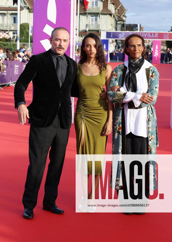 Vincent Perez, Karine Silla, and their daughter Tess Perez on the red carpet at the 52nd Deauville American Film Festival on September 11, 2026. Denis Guignebourg, Bestimage. Red carpet at the 52nd Deauville American Film Festival on September 11, 2026, Deauville, France