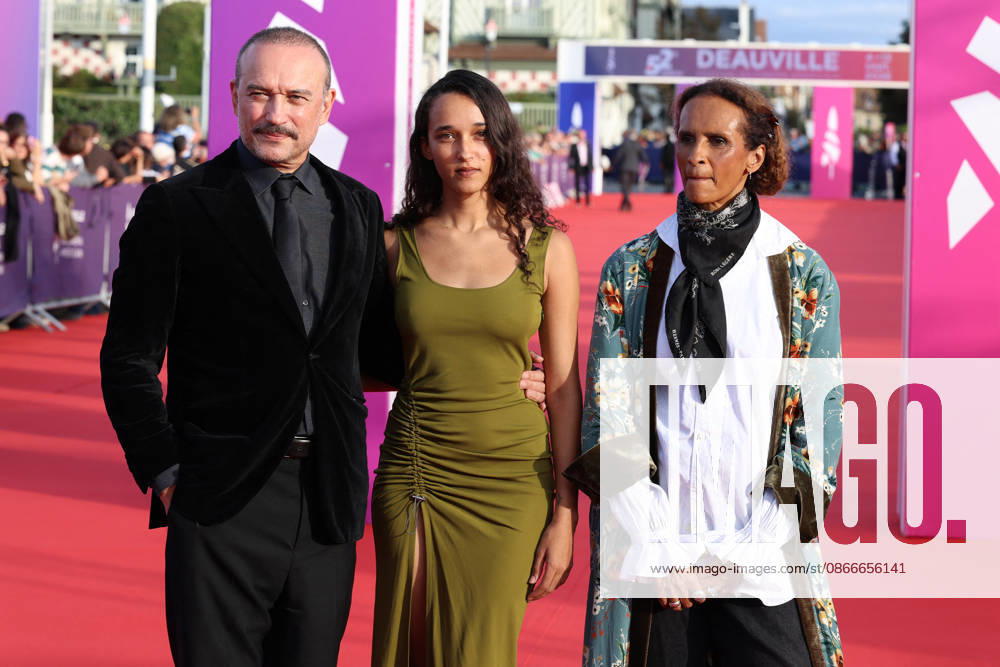 Vincent Perez, Karine Silla, and their daughter Tess Perez on the red carpet at the 52nd Deauville American Film Festival on September 11, 2026. Denis Guignebourg, Bestimage. Red carpet at the 52nd Deauville American Film Festival on September 11, 2026, Deauville, France