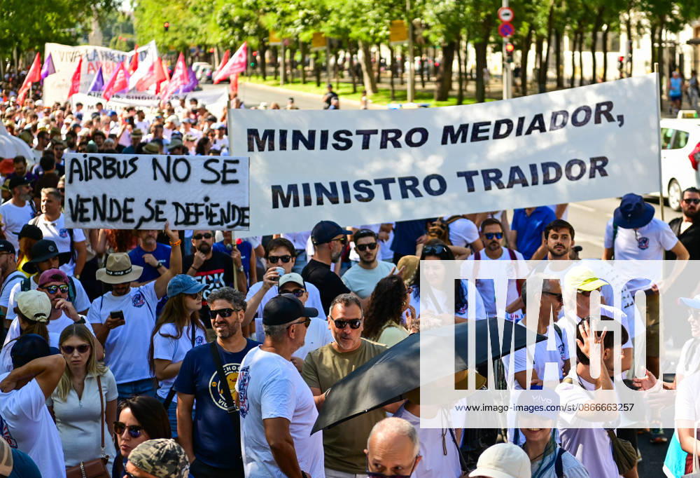 Workers from Airbus take part in a march for dignity at work in Madrid, organized by CGT Metal Madrid. The demonstration starts at Plaza de Colo³n and proceeds along Paseo de la Castellana towards the Ministry of Industry. Workers demand dignity at work and defend their labor rights and working conditions. Madrid SPAIN - ZUMAz108 20260912_znp_z108_055