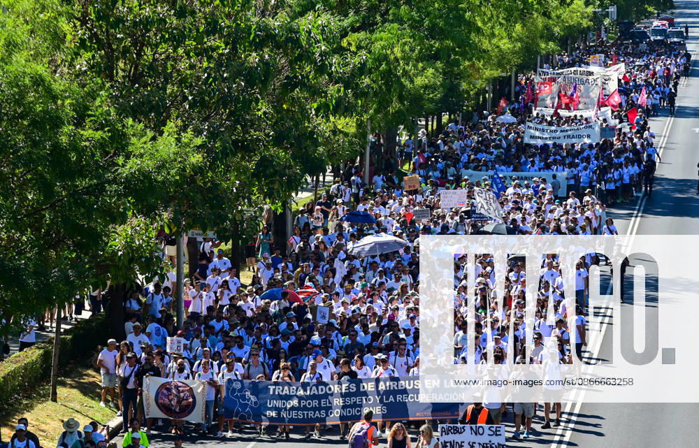 Workers from Airbus take part in a march for dignity at work in Madrid, organized by CGT Metal Madrid. The demonstration starts at Plaza de Colo³n and proceeds along Paseo de la Castellana towards the Ministry of Industry. Workers demand dignity at work and defend their labor rights and working conditions. Madrid SPAIN - ZUMAz108 20260912_znp_z108_056
