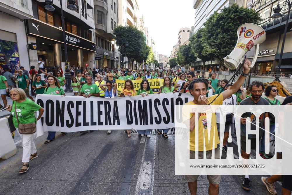 Protest in Valencia for the Dignity of Public Schools: Dozens of people participate in a protest for the dignity of public schools on September 12, 2026, in Valencia, Valencian Community, Spain. The protest, organized by the Plataforma per l’Ensenyament Públic, revives demands that remained unresolved following last school year’s teachers’ strike: lower class sizes, improved salaries and working conditions for teachers, more resources and staff to support students, greater investment in public education, and the repeal of the so-called educational freedom law, which the organizers consider detrimental to education in Valencian. SEPTEMBER 12, 2026 EDUCATION PUBLIC SCHOOLS DEMONSTRATION PROTEST Valencia Valencian Community Valencia Valenci