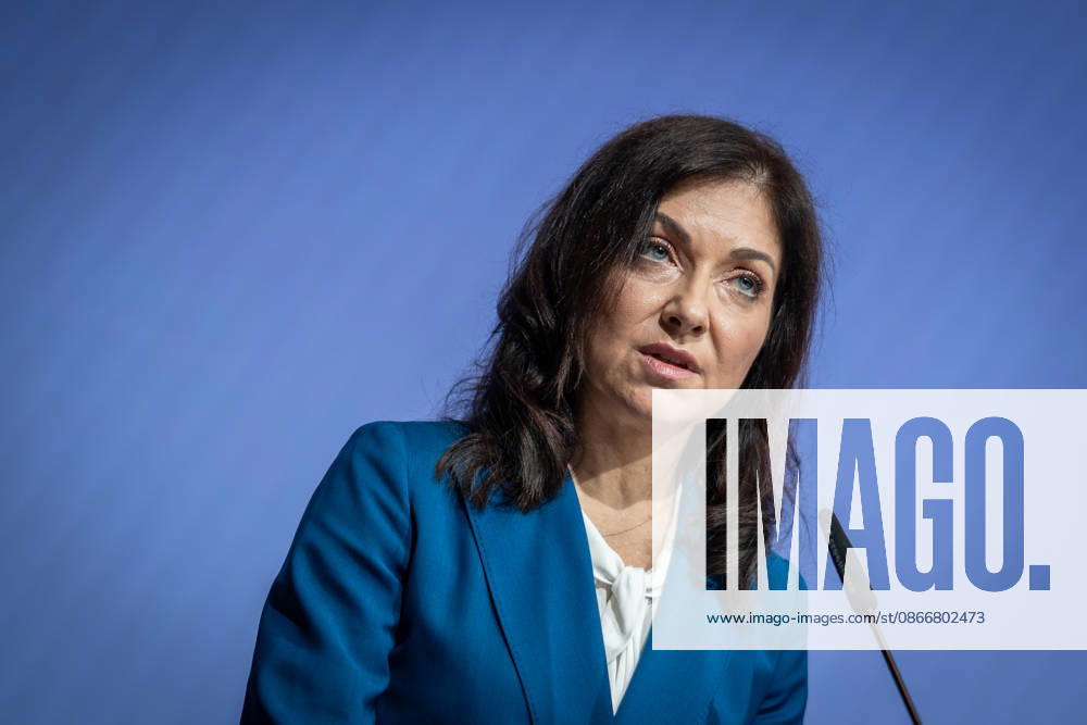 Katherina Reiche, Bundeswirtschaftsminister, hält die Eröffnungsrede;2. Wirtschaftspolitisches Symposium des BMWE Soziale Marktwirtschaft in Zeiten des Umbruchs, Berlin Berlin Deutschland Humboldt CarrÃ