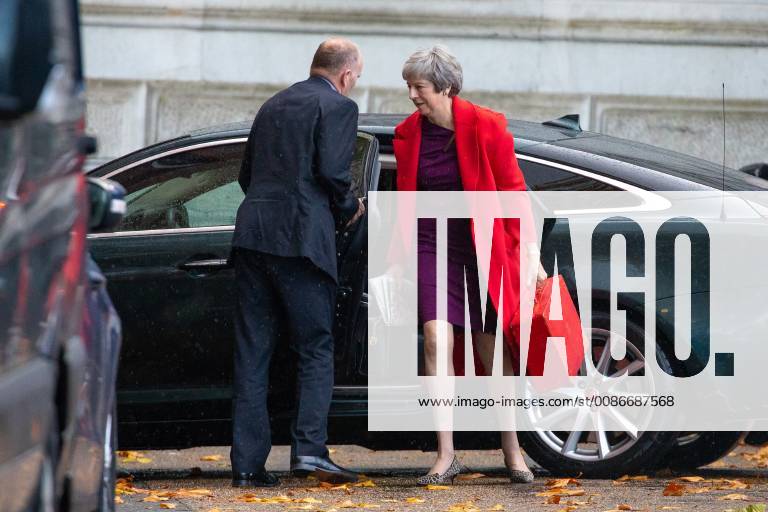 London, London, UK - London, UK. British Prime Minister Theresa May arrives back in Downing Street. London UK - ZUMAl94_ 20181112_zaf_l94_029