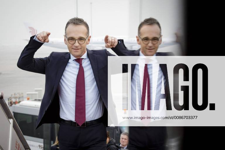 Bundesaussenminister Heiko Maas, SPD, steigt in Flugzeug der Flugbereitschaft, welches ihn nach Berlin bringen wird, 13.11.2018, Peking. Peking China