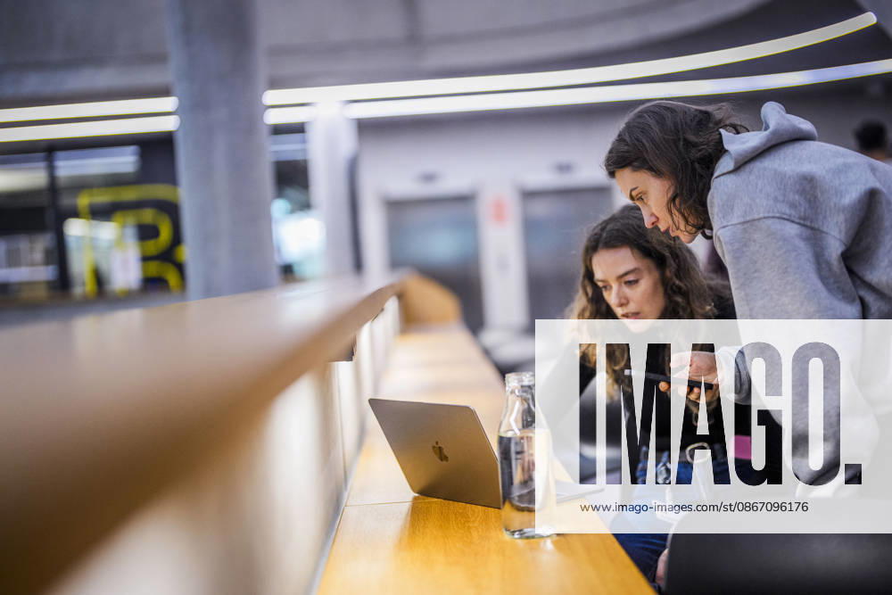 Fotostory Pressetermin bei Zalando: ZALANDO Outlet Store, Headquarter und Workspaces in Berlin aufgenommen am 16.09.2026....Berlin, 16.09.2026. Berlin Deutschland NUR FÜR REDAKTIONELLE ZWECKE - - BILDNUTZUNG NUR IM ZALANDO-KONTEXT