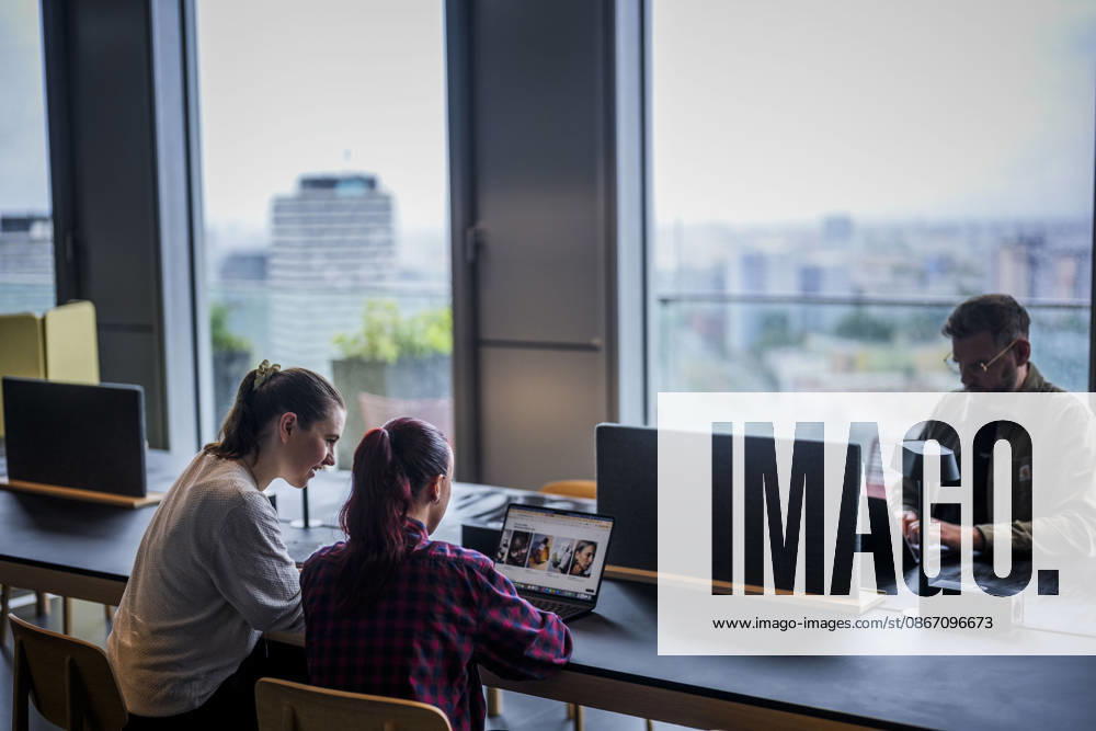 Fotostory Pressetermin bei Zalando: ZALANDO Outlet Store, Headquarter und Workspaces in Berlin aufgenommen am 16.09.2026....Berlin, 16.09.2026. Berlin Deutschland NUR FÜR REDAKTIONELLE ZWECKE - - BILDNUTZUNG NUR IM ZALANDO-KONTEXT