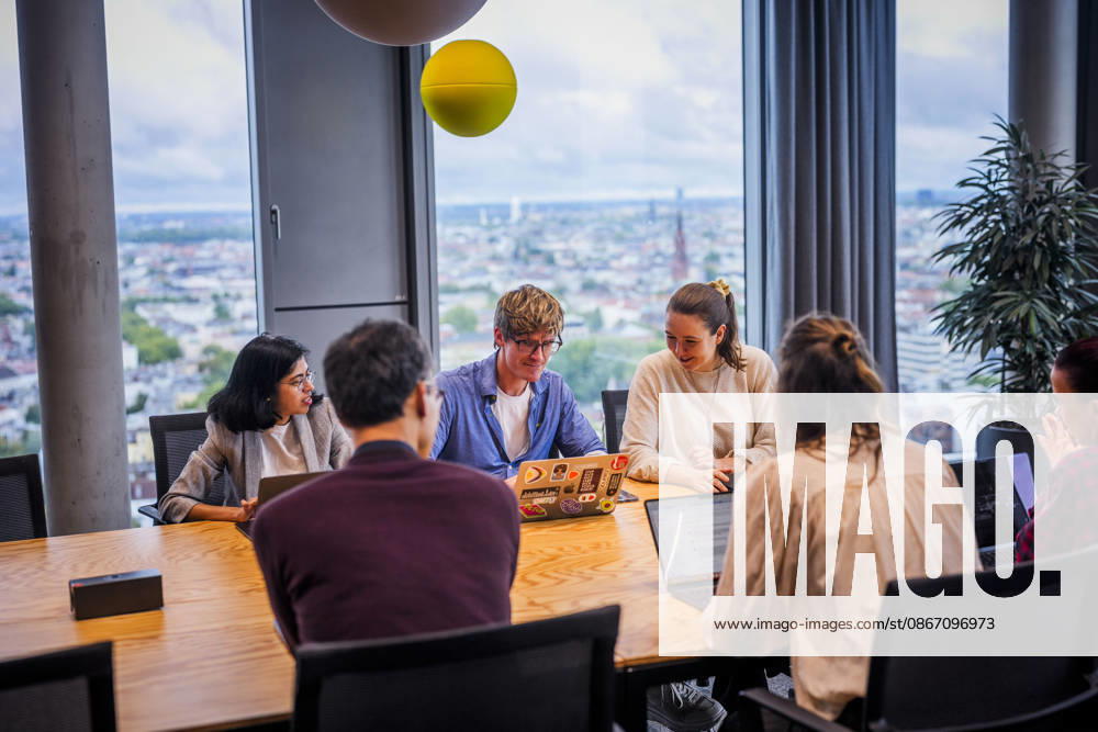 Fotostory Pressetermin bei Zalando: ZALANDO Outlet Store, Headquarter und Workspaces in Berlin aufgenommen am 16.09.2026....Berlin, 16.09.2026. Berlin Deutschland NUR FÜR REDAKTIONELLE ZWECKE - - BILDNUTZUNG NUR IM ZALANDO-KONTEXT