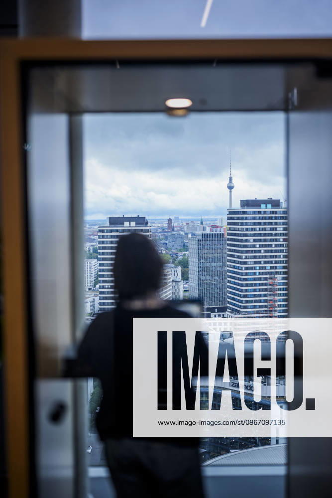 Fotostory Pressetermin bei Zalando: ZALANDO Outlet Store, Headquarter und Workspaces in Berlin aufgenommen am 16.09.2026....Berlin, 16.09.2026. Berlin Deutschland NUR FÜR REDAKTIONELLE ZWECKE - - BILDNUTZUNG NUR IM ZALANDO-KONTEXT