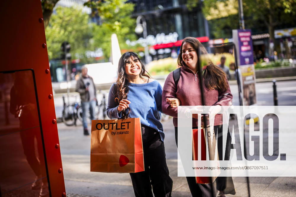 Fotostory Pressetermin bei Zalando: ZALANDO Outlet Store, Headquarter und Workspaces in Berlin aufgenommen am 16.09.2026....Berlin, 16.09.2026. Berlin Deutschland NUR FÜR REDAKTIONELLE ZWECKE - - BILDNUTZUNG NUR IM ZALANDO-KONTEXT
