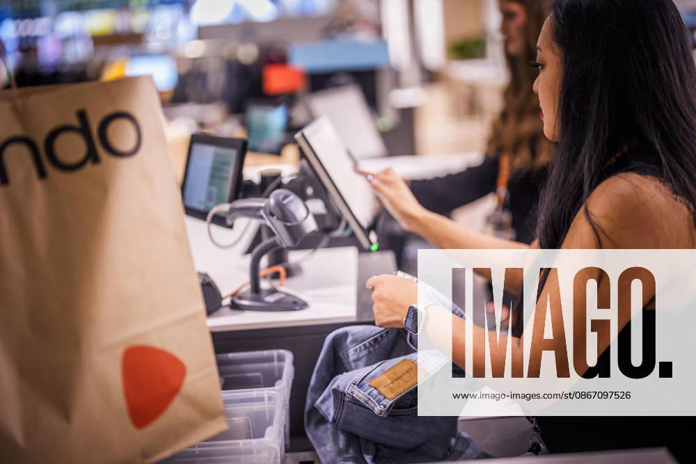 Fotostory Pressetermin bei Zalando: ZALANDO Outlet Store, Headquarter und Workspaces in Berlin aufgenommen am 16.09.2026....Berlin, 16.09.2026. Berlin Deutschland NUR FÜR REDAKTIONELLE ZWECKE - - BILDNUTZUNG NUR IM ZALANDO-KONTEXT