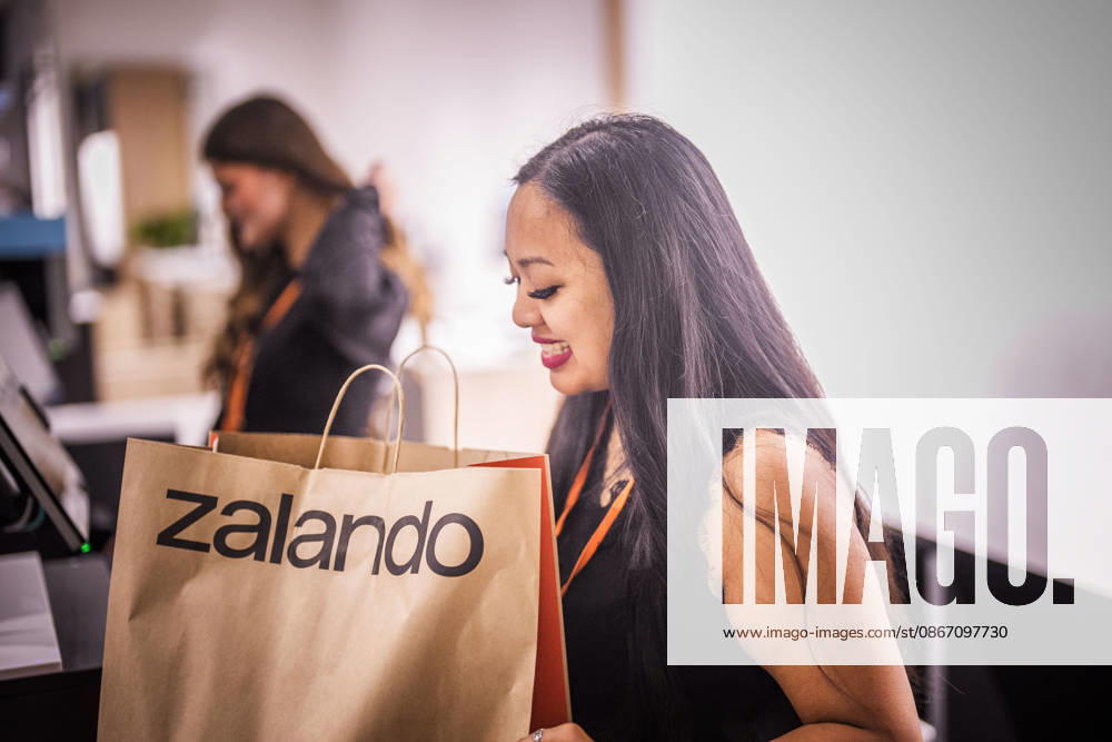 Fotostory Pressetermin bei Zalando: ZALANDO Outlet Store, Headquarter und Workspaces in Berlin aufgenommen am 16.09.2026....Berlin, 16.09.2026. Berlin Deutschland NUR FÜR REDAKTIONELLE ZWECKE - - BILDNUTZUNG NUR IM ZALANDO-KONTEXT