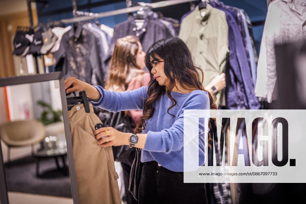 Fotostory Pressetermin bei Zalando: ZALANDO Outlet Store, Headquarter und Workspaces in Berlin aufgenommen am 16.09.2026....Berlin, 16.09.2026. Berlin Deutschland NUR FÜR REDAKTIONELLE ZWECKE - - BILDNUTZUNG NUR IM ZALANDO-KONTEXT
