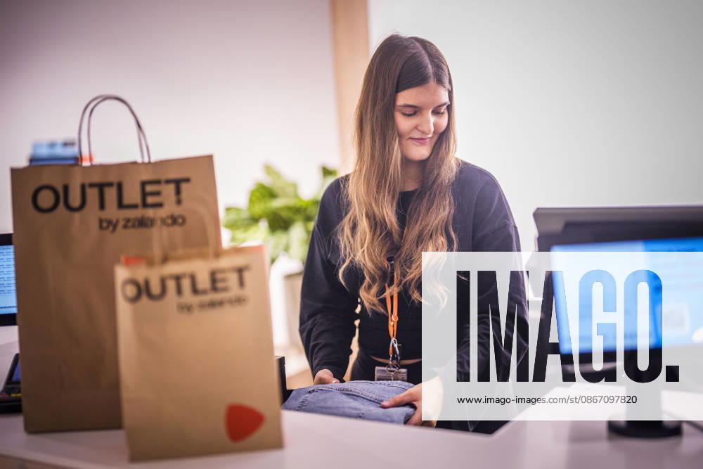 Fotostory Pressetermin bei Zalando: ZALANDO Outlet Store, Headquarter und Workspaces in Berlin aufgenommen am 16.09.2026....Berlin, 16.09.2026. Berlin Deutschland NUR FÜR REDAKTIONELLE ZWECKE - - BILDNUTZUNG NUR IM ZALANDO-KONTEXT