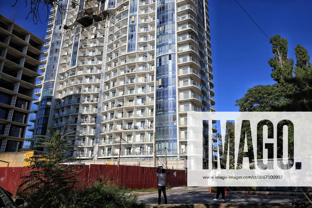 A 19-storey apartment block is damaged by a Russian drone strike in Odesa, Ukraine, September 17, 2026. Ten apartments between the 14th and 16th floors sustained significant damage. Three people, including a four-year-old child, were injured. (Photo by Nina Liashonok Ukrinform) Overnight Russian attack damages 19-storey apartment block in Odesa