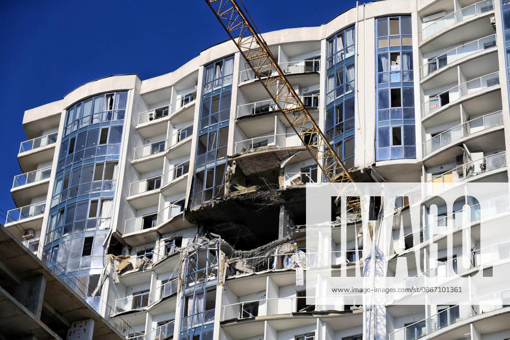 A 19-storey apartment block is damaged by a Russian drone strike in Odesa, Ukraine, September 17, 2026. Ten apartments between the 14th and 16th floors sustained significant damage. Three people, including a four-year-old child, were injured. (Photo by Nina Liashonok Ukrinform) Overnight Russian attack damages 19-storey apartment block in Odesa