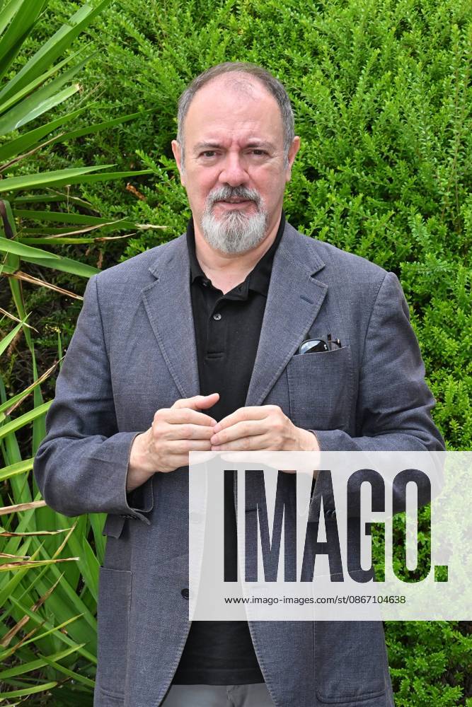 IPA88634647 - Rome: Rai Studios on Via Teulada. Photocall for the show *Misteri dimenticati*—*Blu notte* with Carlo Lucarelli. Pictured: Carlo Lucarelli