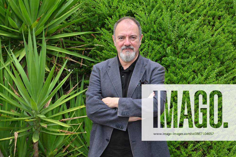 IPA88634683 - Rome: Rai Studios on Via Teulada. Photocall for the show *Misteri dimenticati*—*Blu notte* with Carlo Lucarelli. Pictured: Carlo Lucarelli