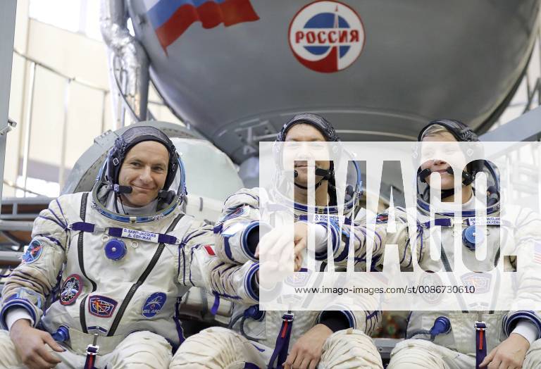 MOSCOW REGION, RUSSIA – NOVEMBER 14, 2018: Canadian Space Agency (CSA) astronaut David Saint-Jacques, Roscosmos cosmonaut Oleg Kononenko, and NASA astronaut Anne McClain (L-R) in spacesuits by the TDK-7ST3 simulator as they attend qualification training session for the upcoming mission to the International Space Station, at the Yuri Gagarin Cosmonaut Training Centre in Zvyozdny Gorodok Star City , Moscow Region. The launch of Expedition 58 59 aboard the Soyuz MS-11 spacecraft to the ISS is scheduled for December 3, 2018. Mikhail Japaridze TASS TS0974DB