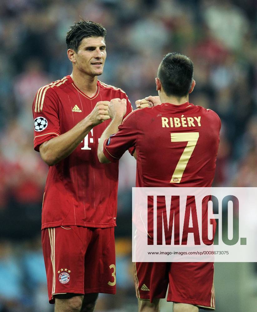 FUSSBALL CHAMPIONS LEAGUE SAISON 2011 2012 27.09.2011 FC Bayern München - Manchester City FC Mario Gomez , Franck Ribery (v. li., FC Bayern München)