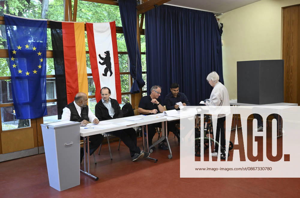 Voters head to polls for Berlin and Mecklenburg-Vorpommern state elections in Germany BERLIN, GERMANY - SEPTEMBER 20: Voters cast their ballots at a polling station in the Charlottenburg district during state elections in Berlin, Germany on September 20, 2026. Voters went to the polls for state elections in both Berlin and Mecklenburg-Vorpommern to elect their respective regional legislatures. Halil Sagirkaya Anadolu Berlin Germany. Editorial use only. Please get in touch for any other usage.