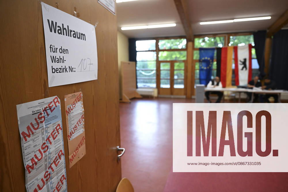 Voters head to polls for Berlin and Mecklenburg-Vorpommern state elections in Germany BERLIN, GERMANY - SEPTEMBER 20: Voters cast their ballots at a polling station in the Charlottenburg district during state elections in Berlin, Germany on September 20, 2026. Voters went to the polls for state elections in both Berlin and Mecklenburg-Vorpommern to elect their respective regional legislatures. Halil Sagirkaya Anadolu Berlin Germany. Editorial use only. Please get in touch for any other usage.